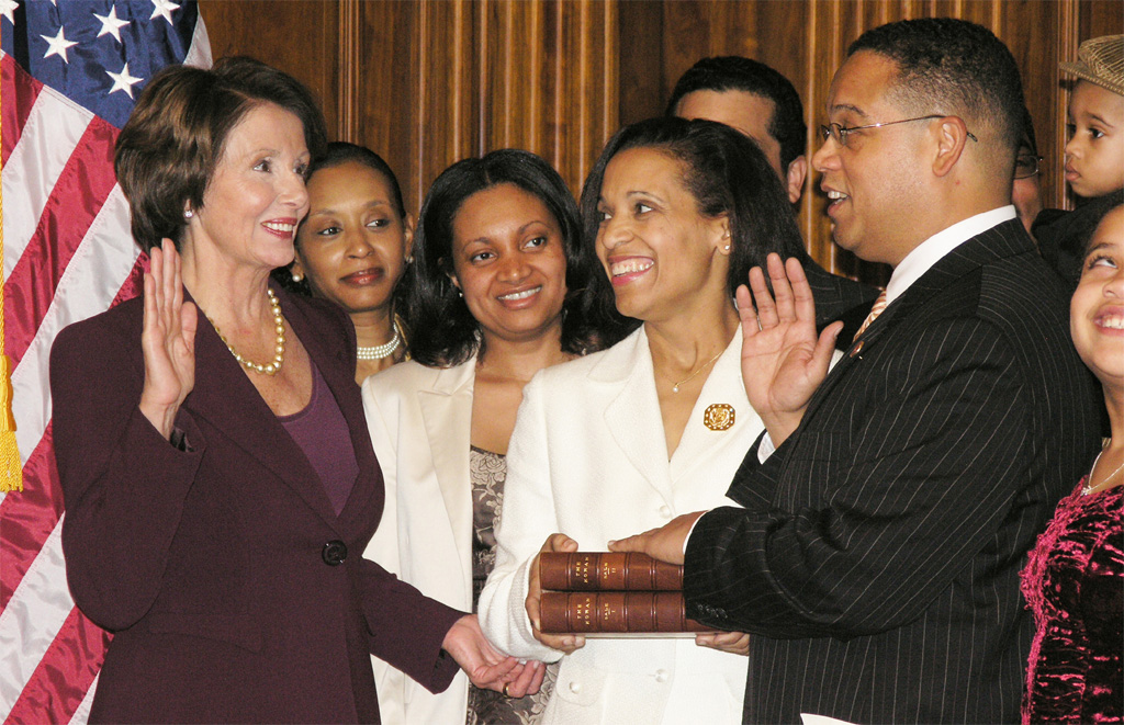 us-congressman-taking-an-oath-on-the-quran-islamicity